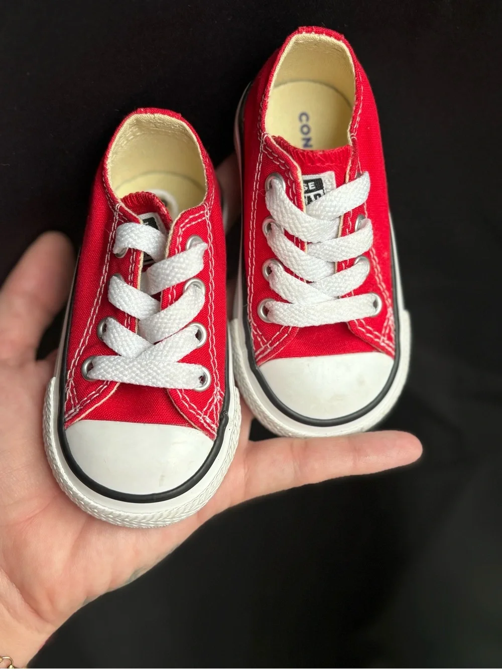 Converse bright red